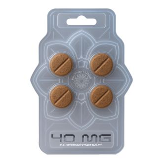 Plaquette contenant quatre comprimés bruns Elythra Labs 40 mg Full Spectrum Mitragynine Kratom Extract, disposés dans un emballage plastique à motif floral avec logo de la marque et indication du dosage.